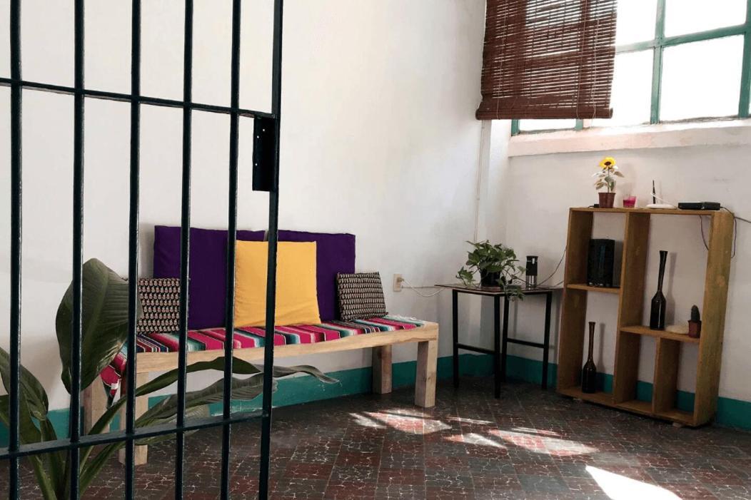1 Guadalajara Corazon Del Centro Historico Hospedate En Una Casa Antigua En Una Habitacion Sencilla Con Areas Comunes Y Banos Compartidas Exterior foto